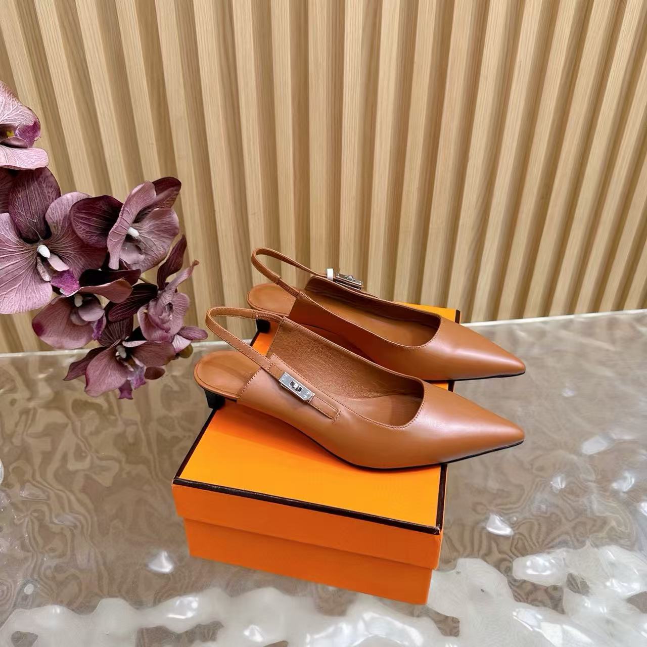 HERME5 高品質クラシックケリーバックルローヒール【50％割引+送料無料】