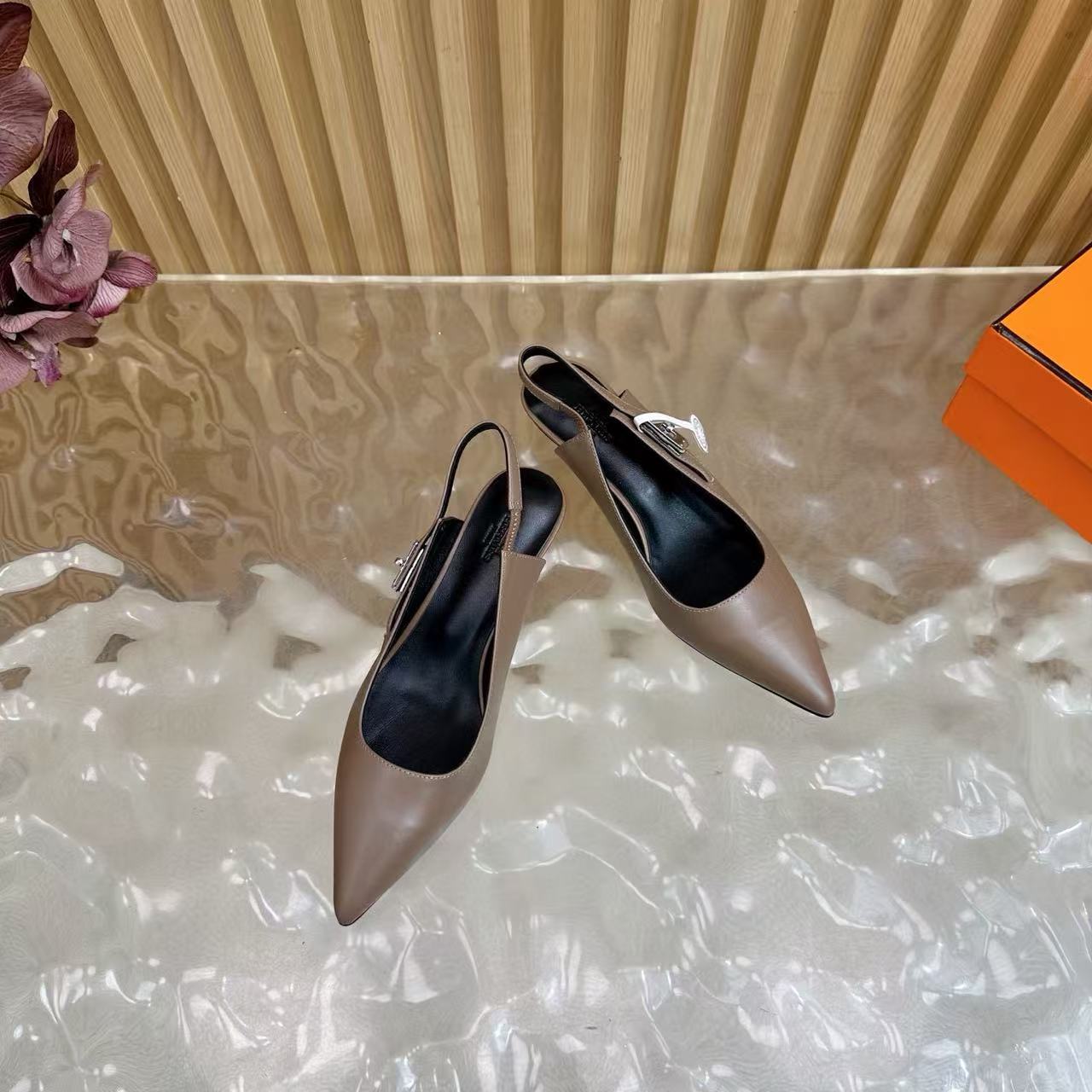 HERME5 高品質クラシックケリーバックルローヒール【50％割引+送料無料】