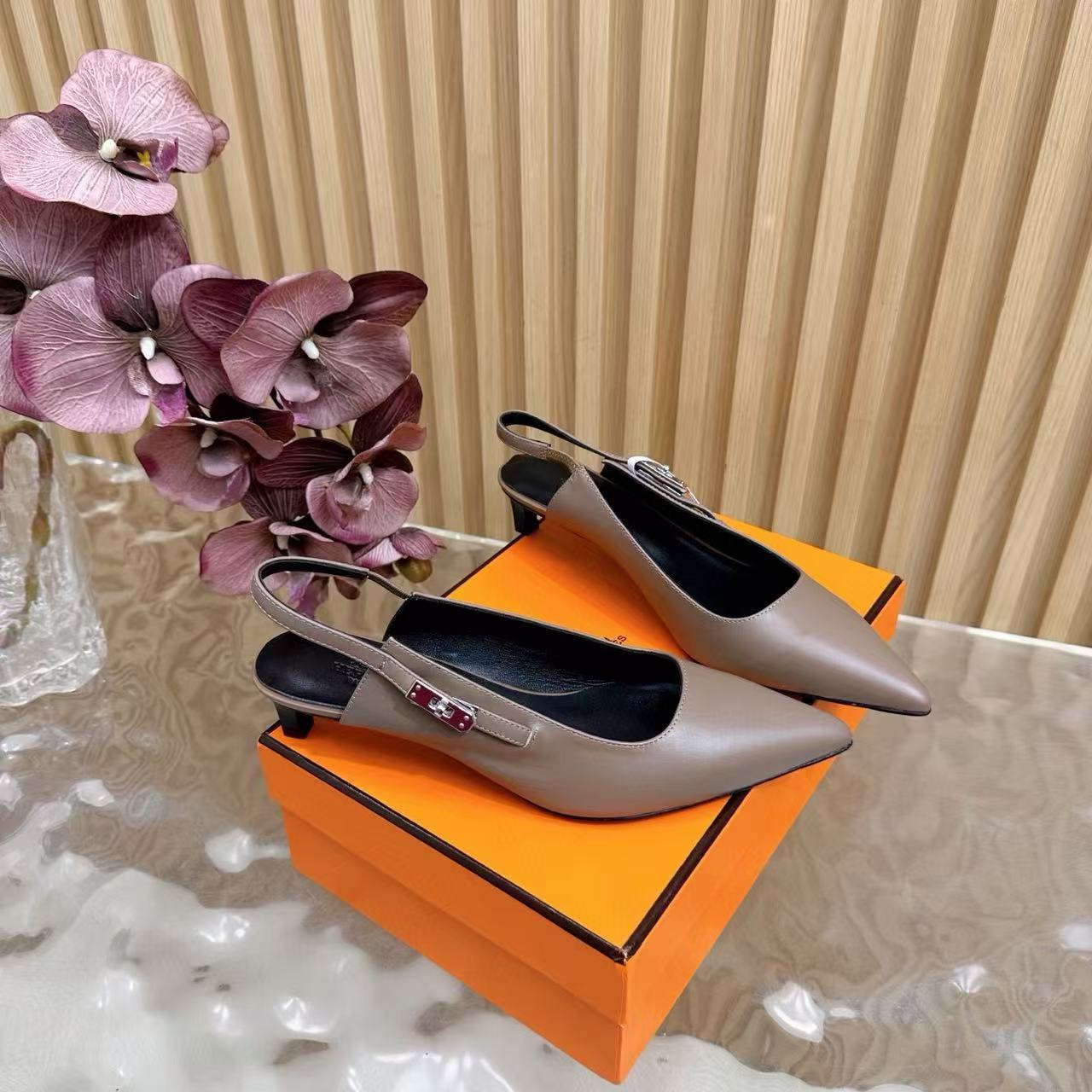 HERME5 高品質クラシックケリーバックルローヒール【50％割引+送料無料】