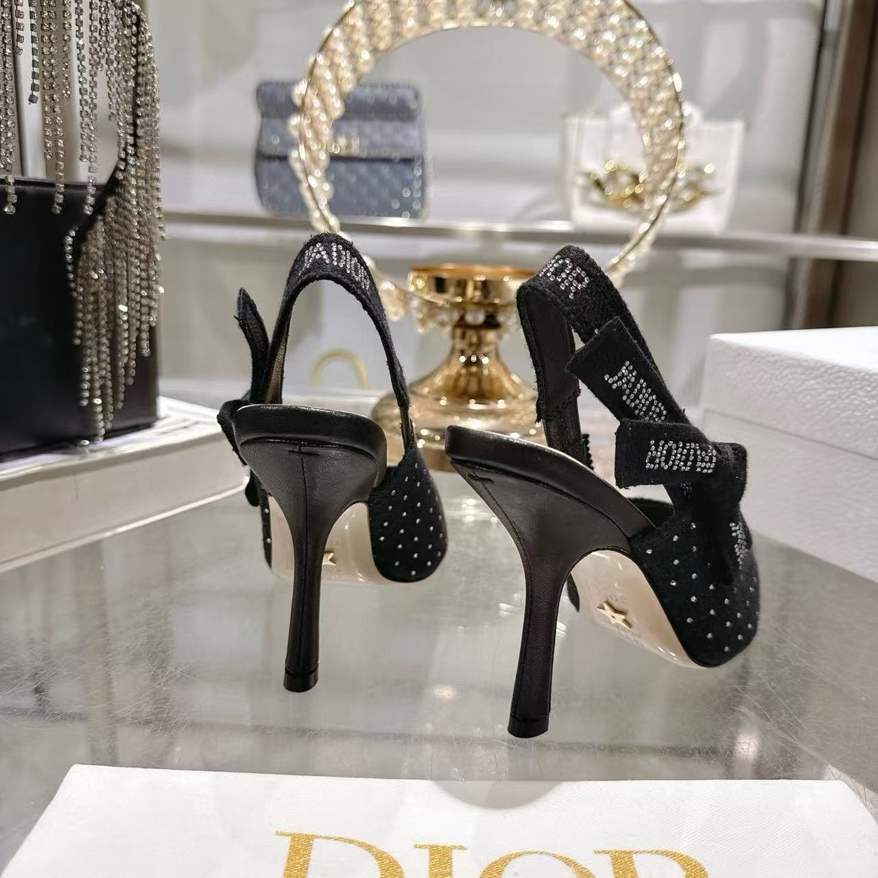 DI0Rの高品質ラインストーンポインテッドサンダル【50％割引+送料無料】