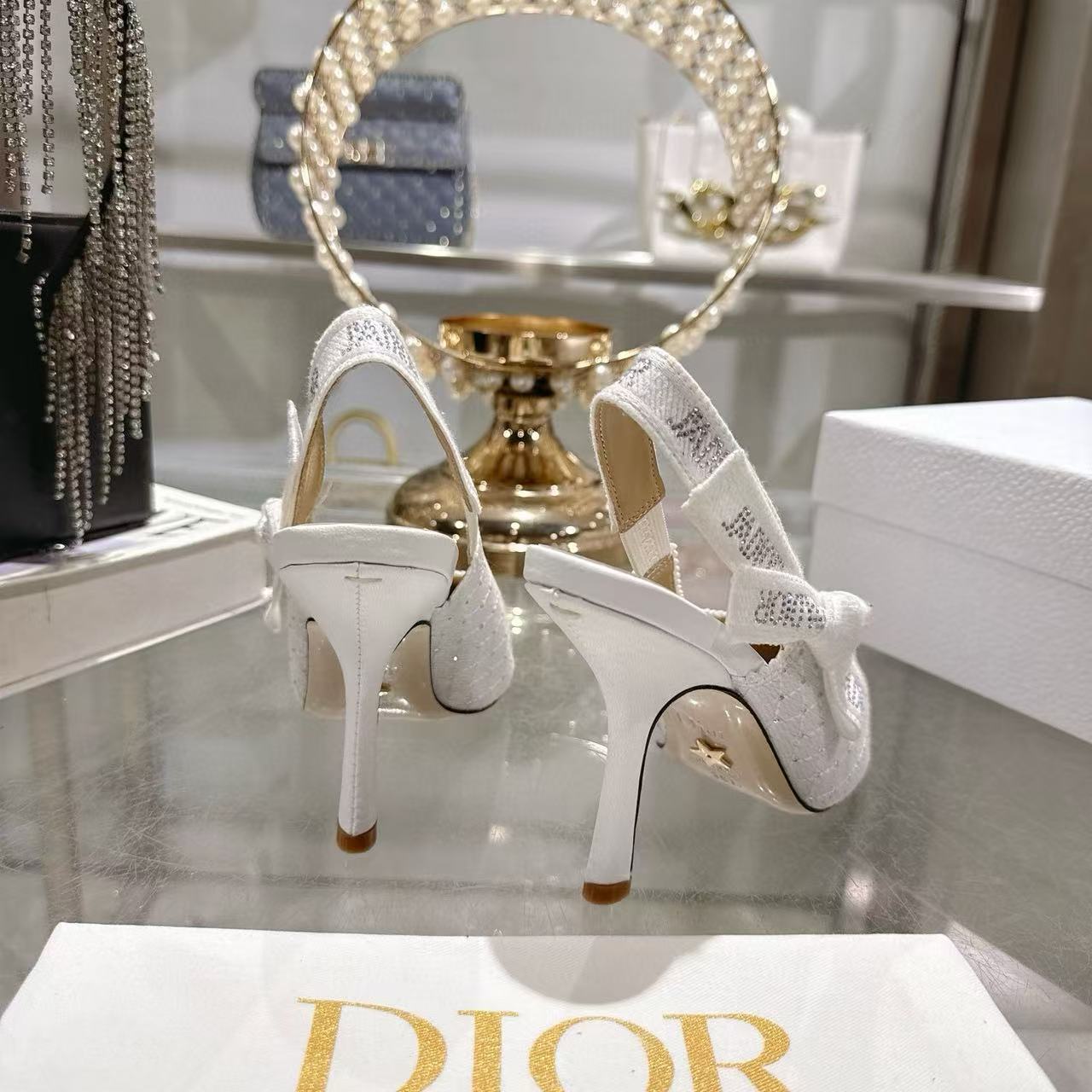 DI0Rの高品質ラインストーンポインテッドサンダル【50％割引+送料無料】