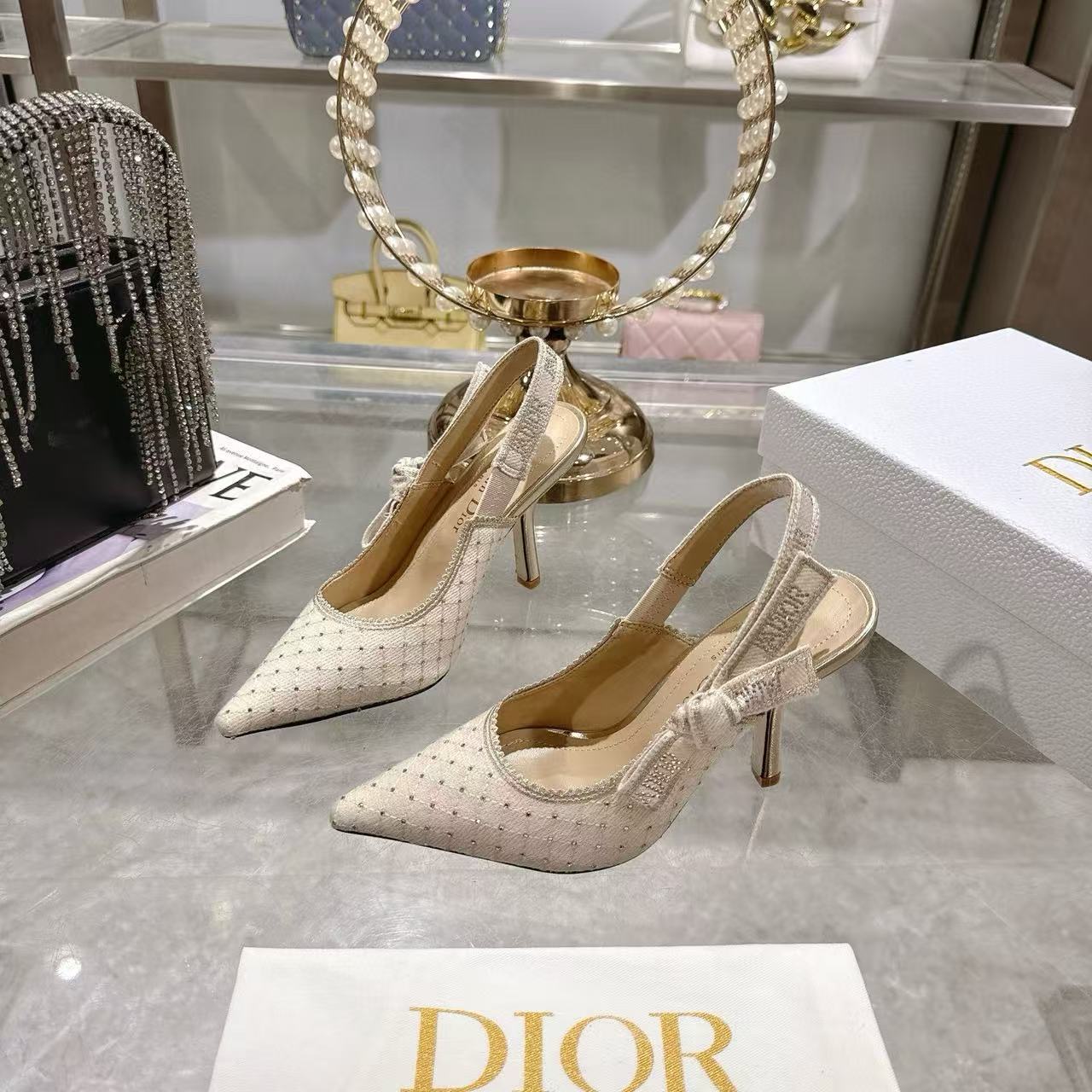 DI0Rの高品質ラインストーンポインテッドサンダル【50％割引+送料無料】