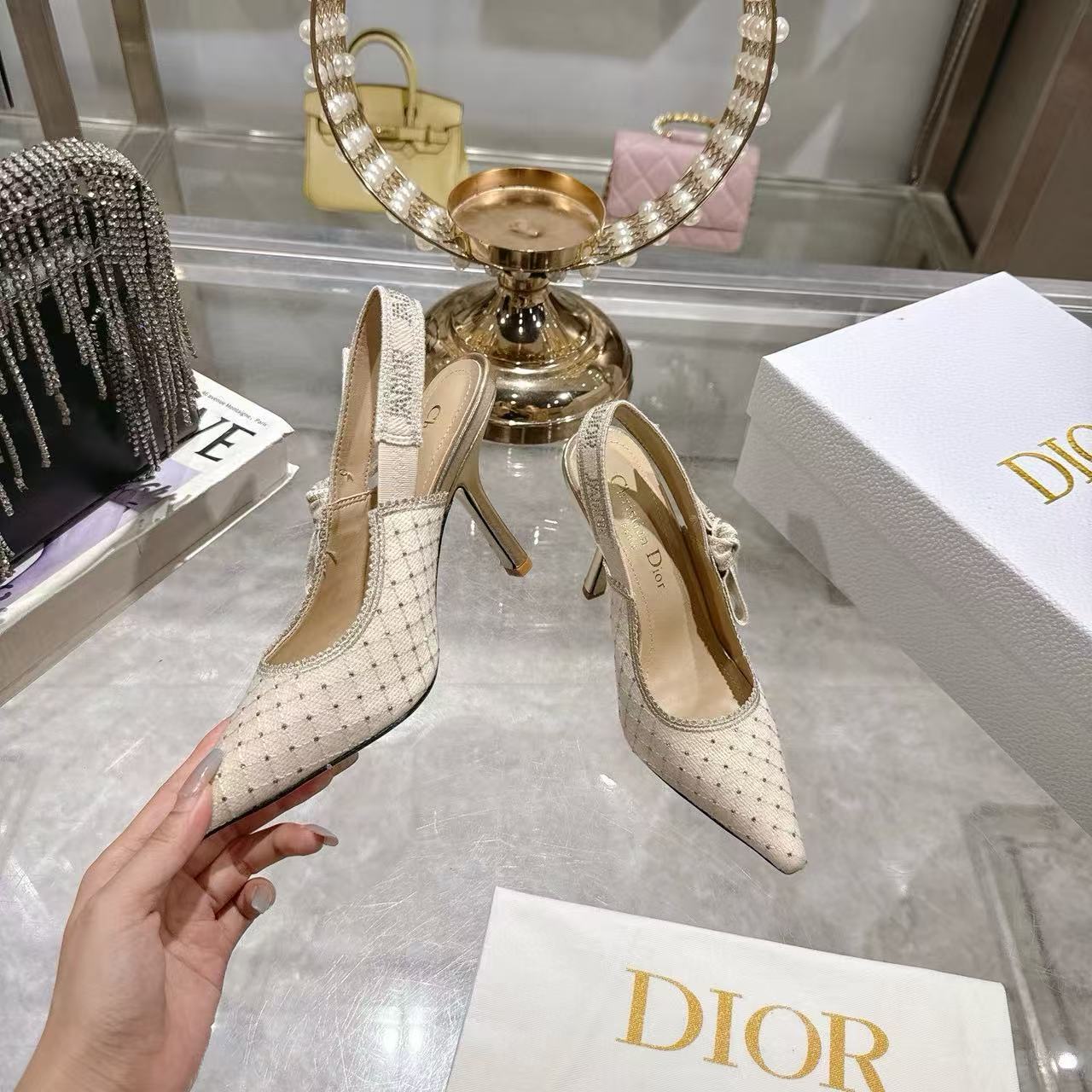 DI0Rの高品質ラインストーンポインテッドサンダル【50％割引+送料無料】