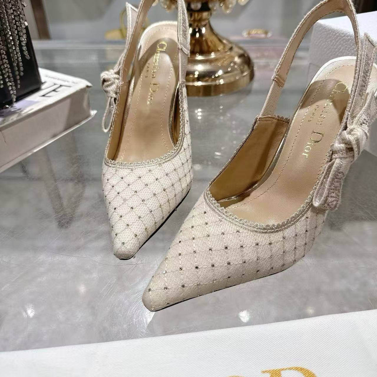 DI0Rの高品質ラインストーンポインテッドサンダル【50％割引+送料無料】