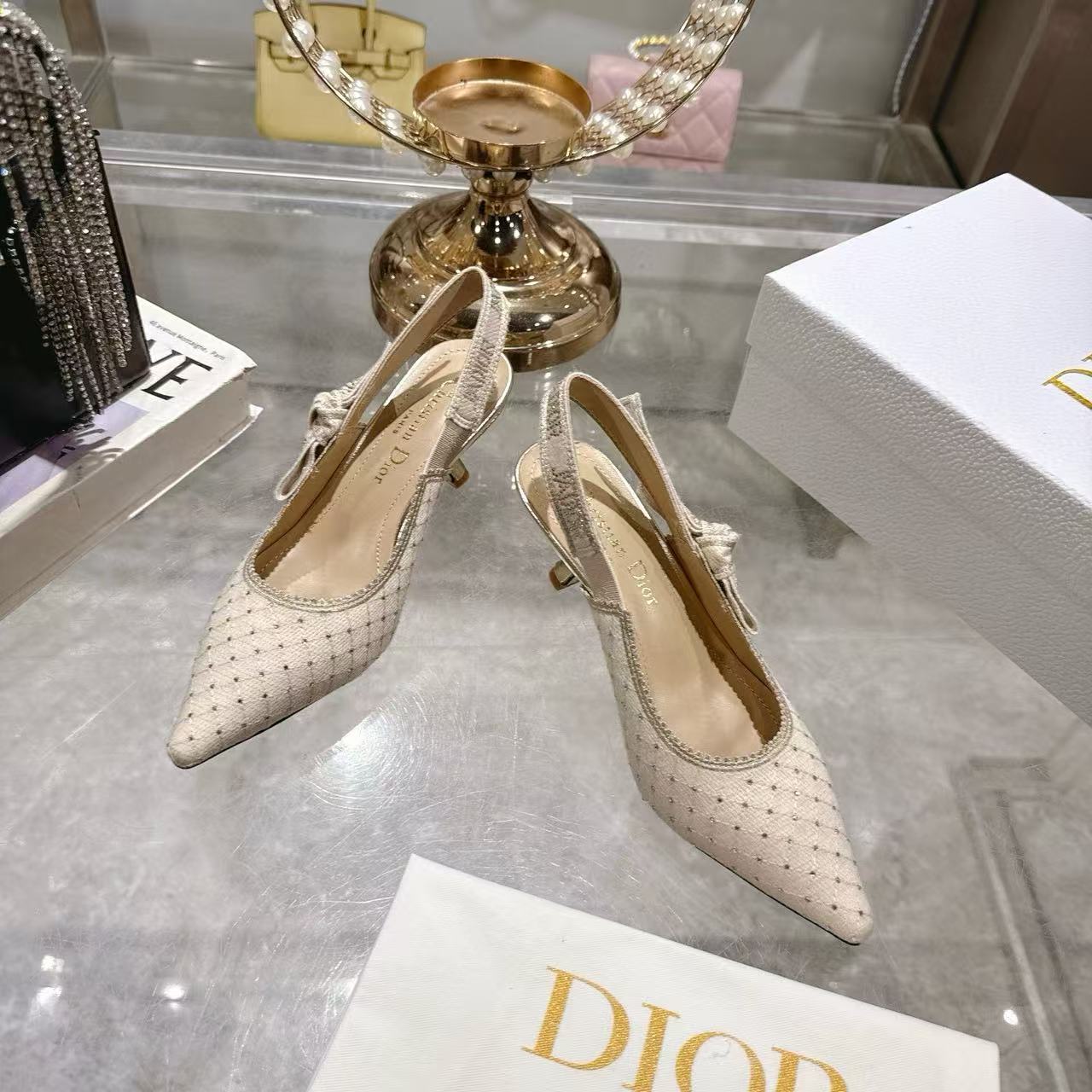 DI0Rの高品質ポインテッドラインストーンローヒール【50％割引+送料無料】