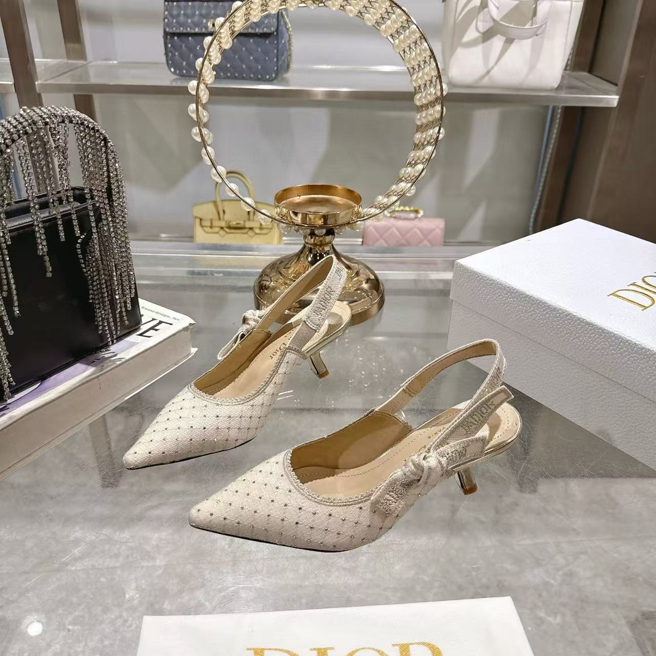 DI0Rの高品質ポインテッドラインストーンローヒール【50％割引+送料無料】