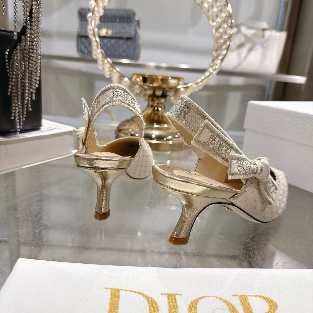 DI0Rの高品質ポインテッドラインストーンローヒール【50％割引+送料無料】