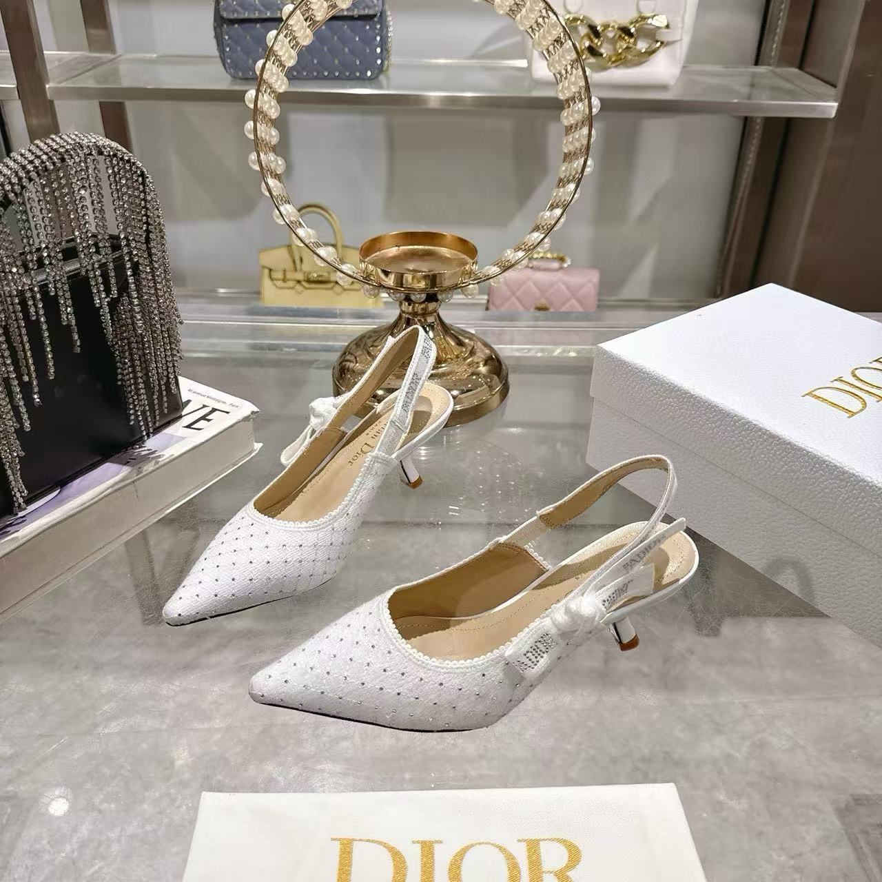 DI0Rの高品質ポインテッドラインストーンローヒール【50％割引+送料無料】