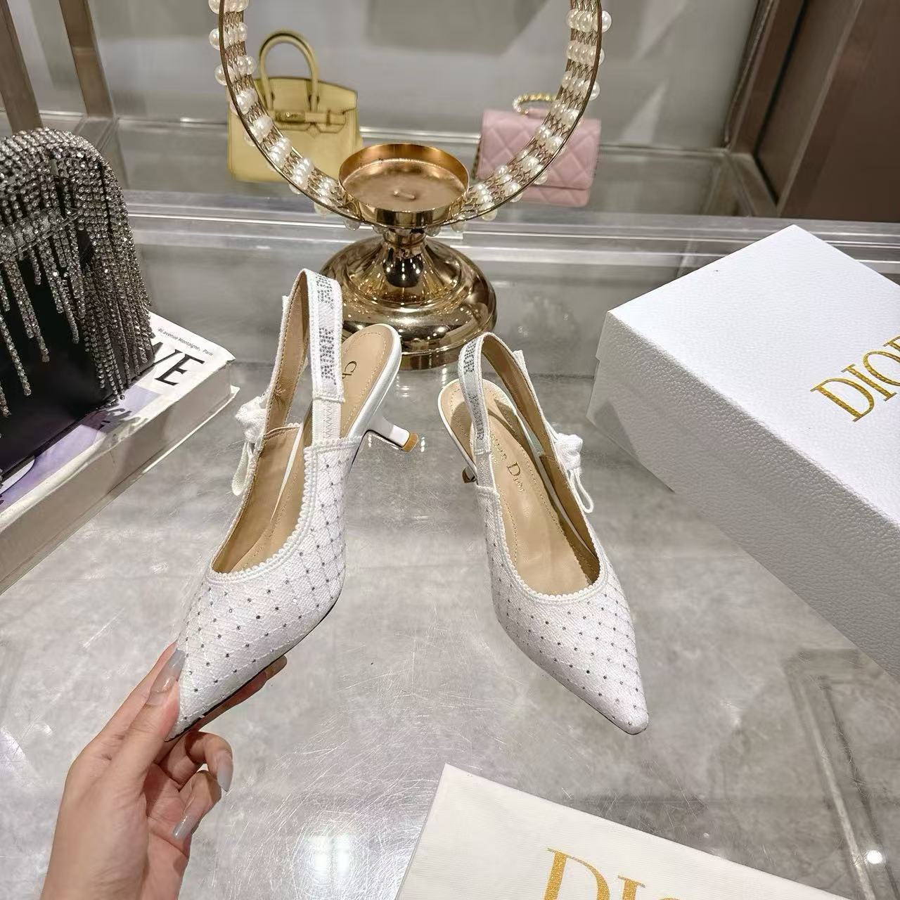 DI0Rの高品質ポインテッドラインストーンローヒール【50％割引+送料無料】