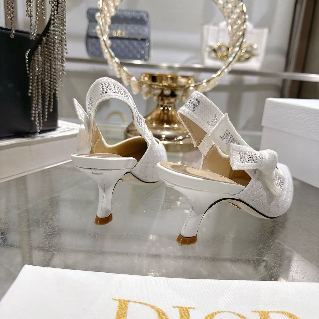 DI0Rの高品質ポインテッドラインストーンローヒール【50％割引+送料無料】