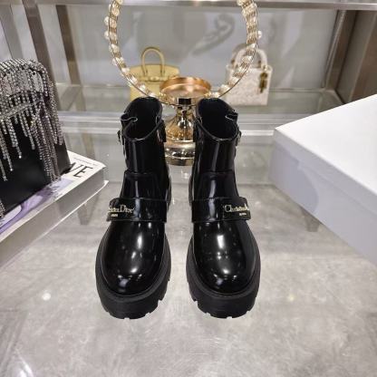 DI0Rの高品質レタードレザーアンクルブーツ【50％割引+送料無料】