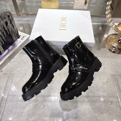 DI0Rの高品質レタードレザーアンクルブーツ【50％割引+送料無料】