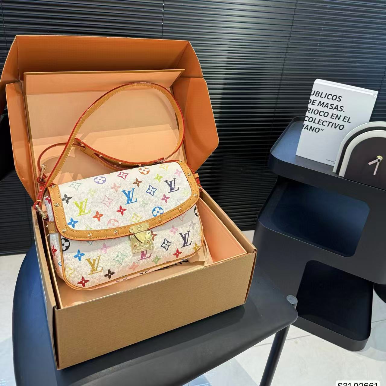 LVプリントのアンダーアームバッグ【50％割引+送料無料】