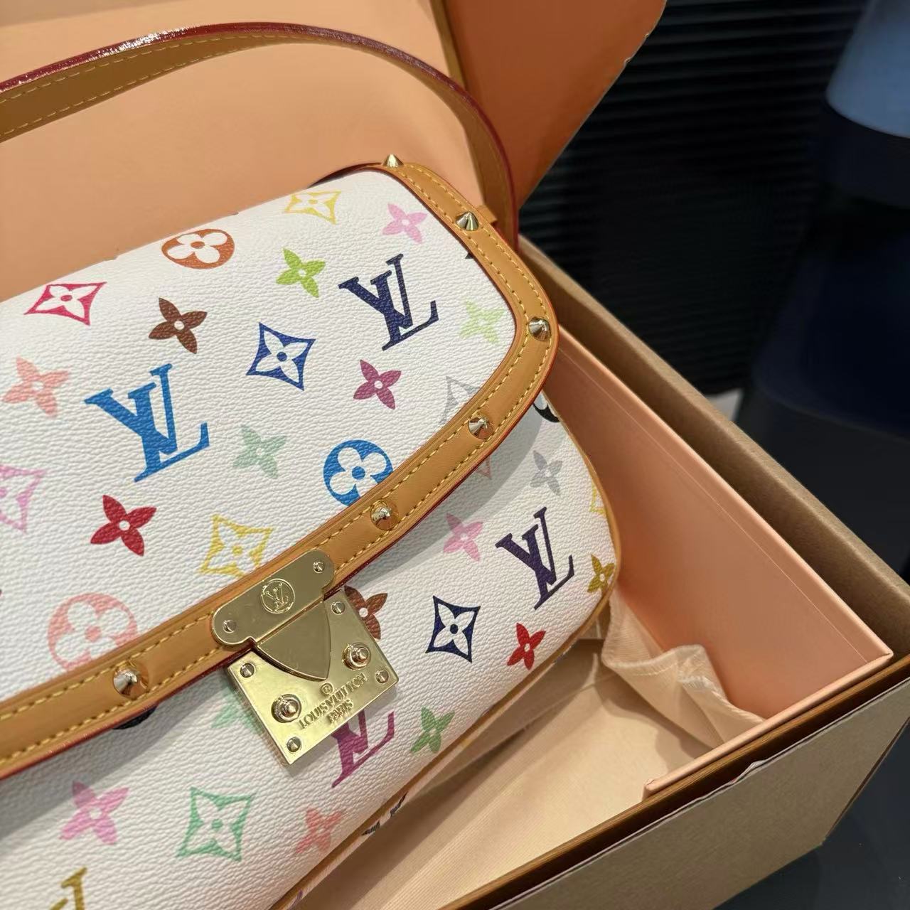 LVプリントのアンダーアームバッグ【50％割引+送料無料】