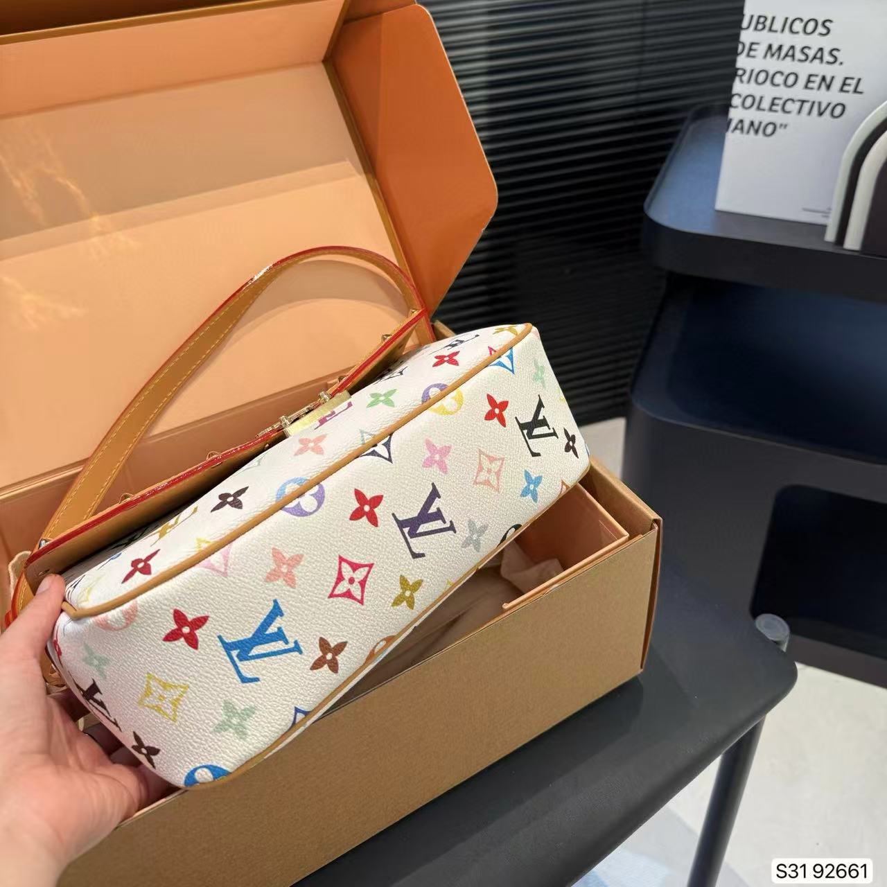 LVプリントのアンダーアームバッグ【50％割引+送料無料】