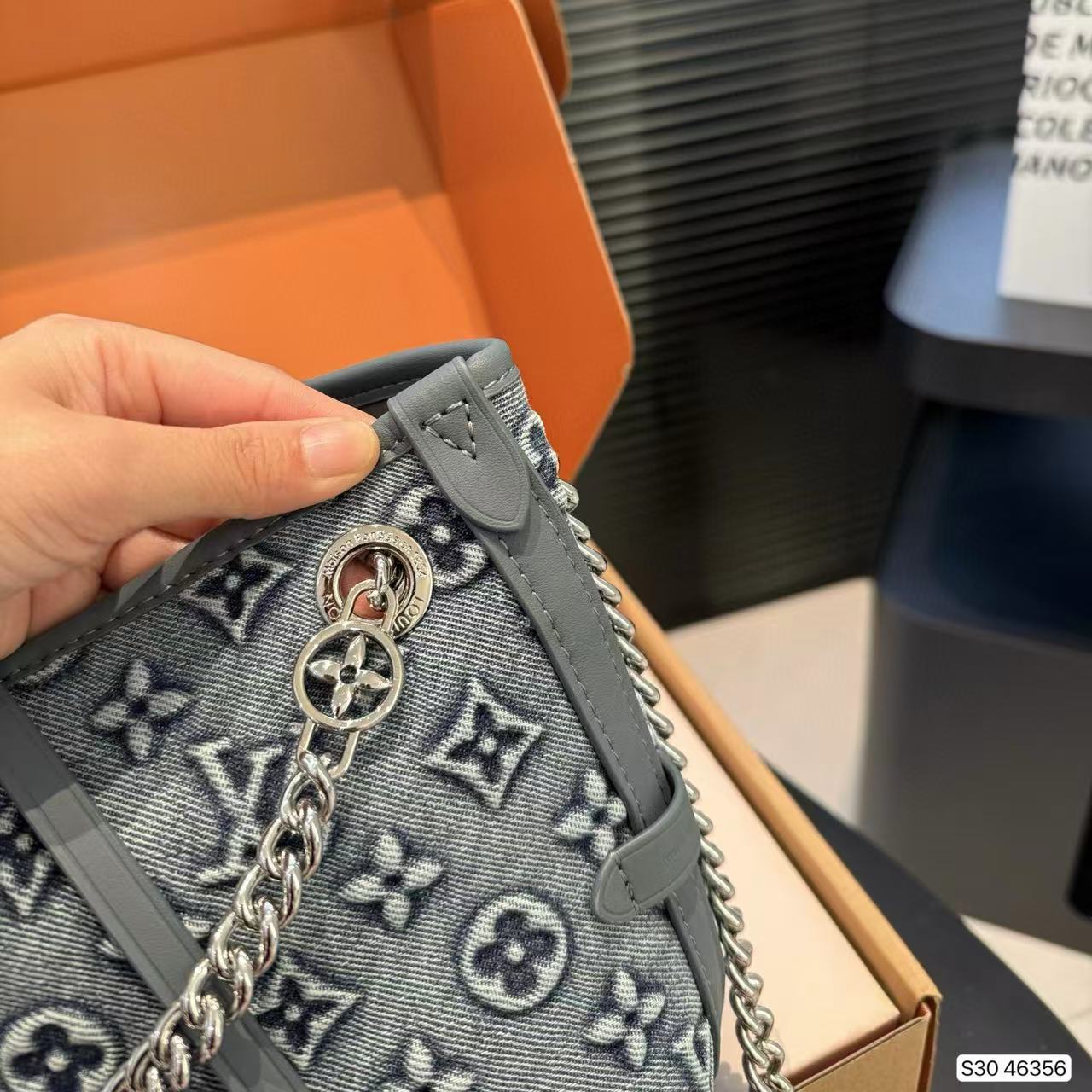 LV carryall刺繍入り脇下バッグ【50％割引+送料無料】