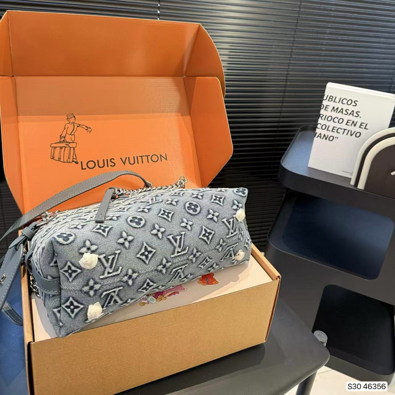 LV carryall刺繍入り脇下バッグ【50％割引+送料無料】