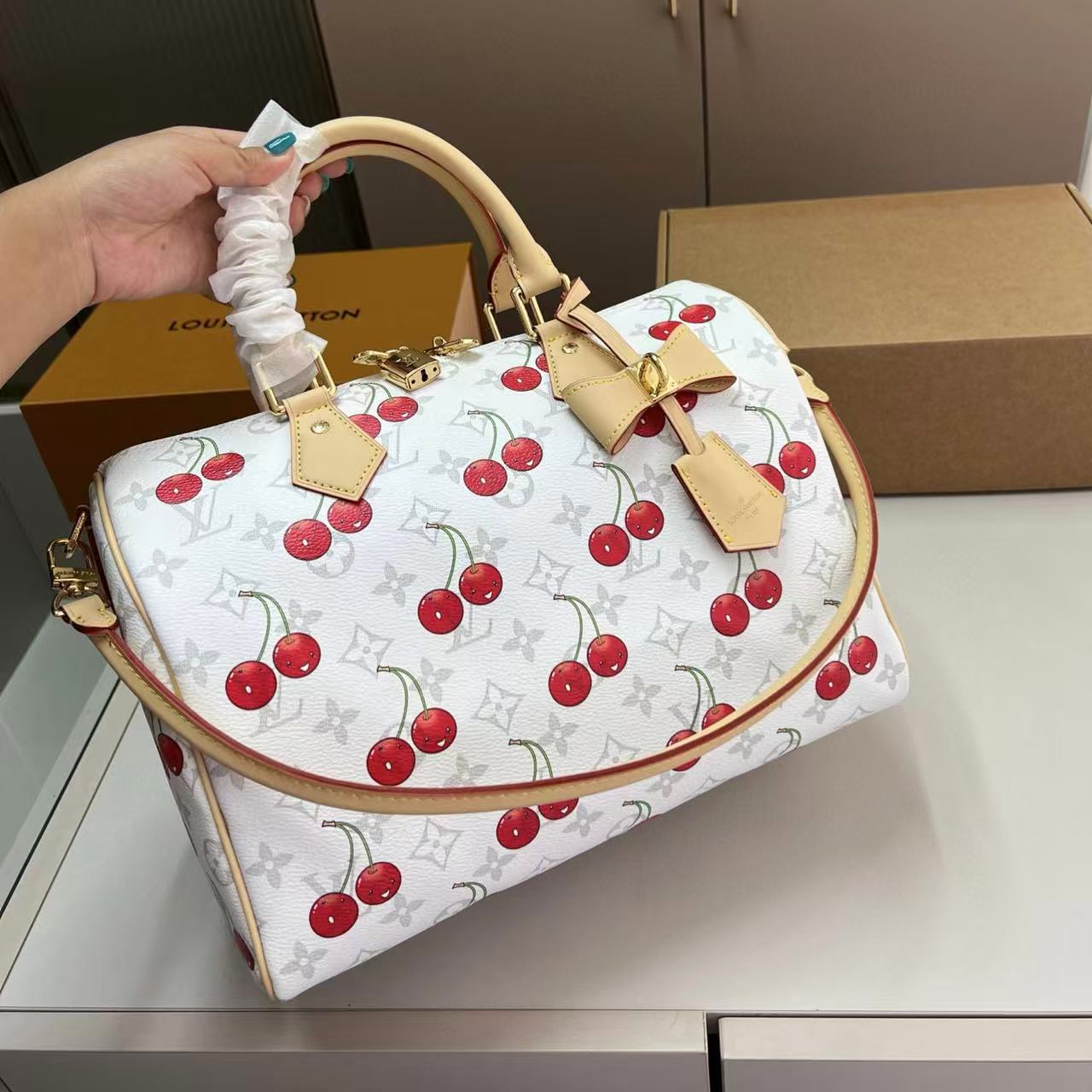 LVチェリーハンドバッグ【50％割引+送料無料】