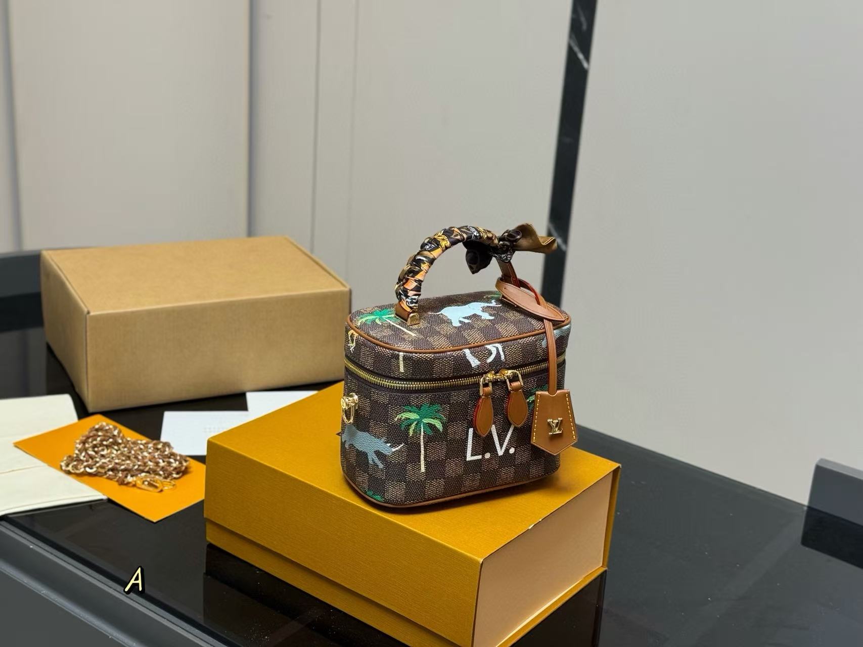 LV nice vanity化粧ポーチ【50％割引+送料無料】