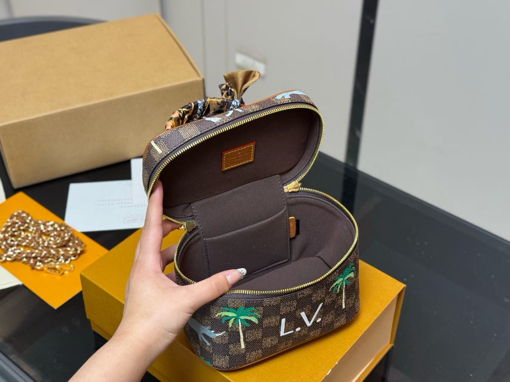 LV nice vanity化粧ポーチ【50％割引+送料無料】