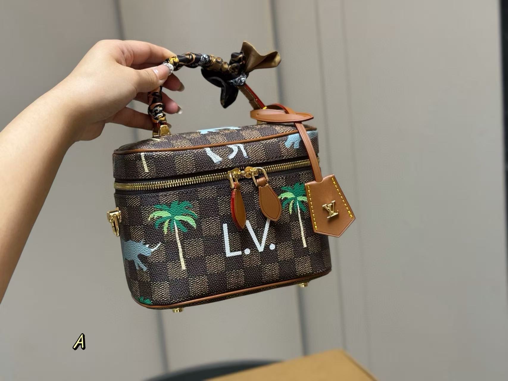 LV nice vanity化粧ポーチ【50％割引+送料無料】