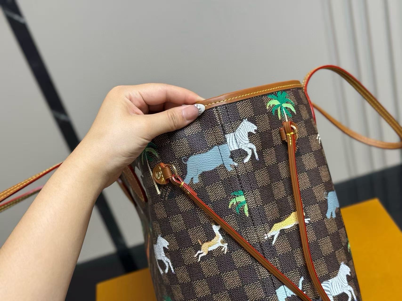 LV Neverfull動物のショッピングバッグ【50％割引+送料無料】