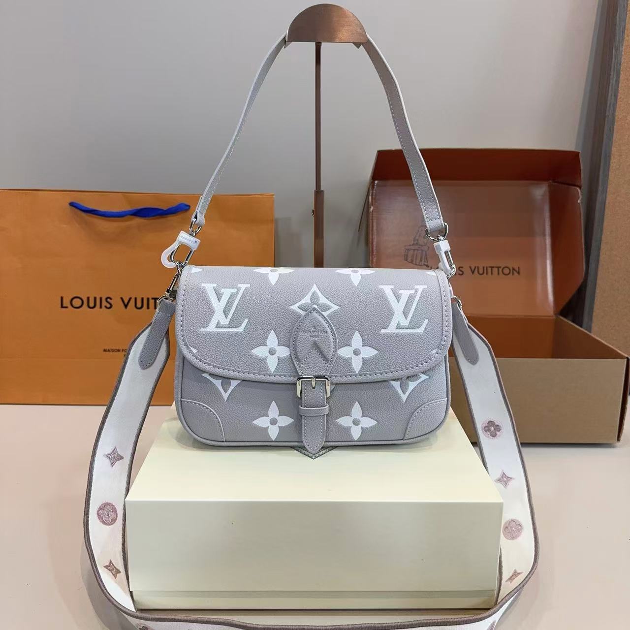 LV バゲット アンダーアームバッグ【50％割引+送料無料】