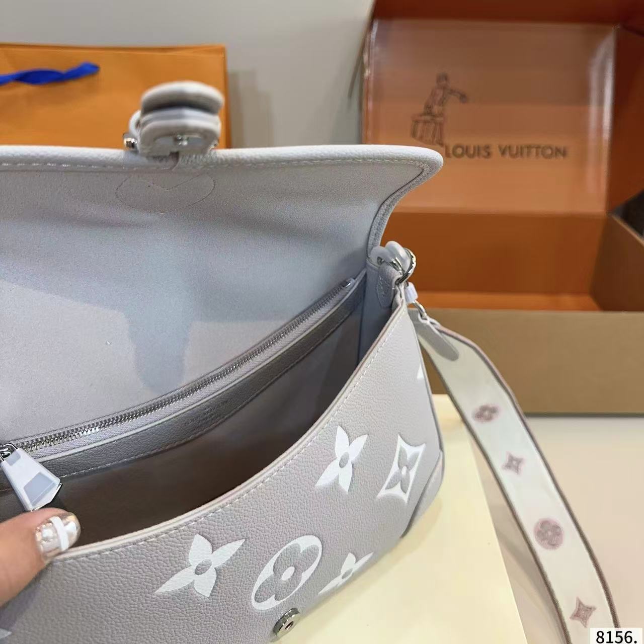 LV バゲット アンダーアームバッグ【50％割引+送料無料】