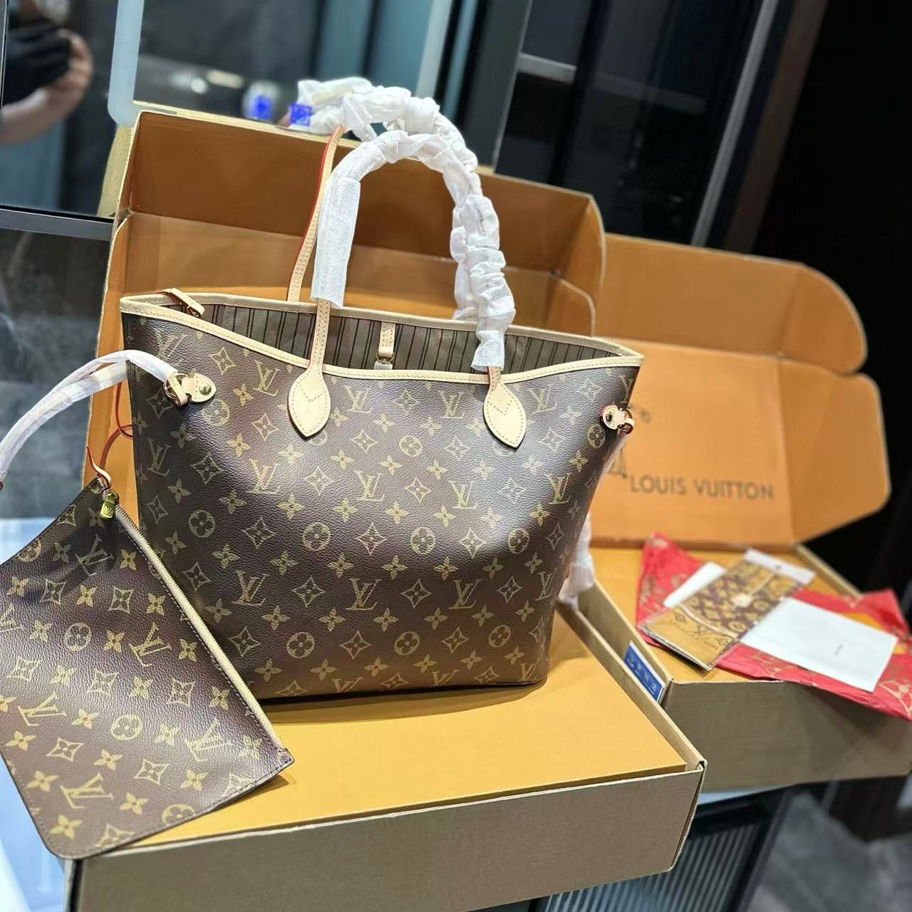 LVプリントのショッピングバッグ【50％割引+送料無料】