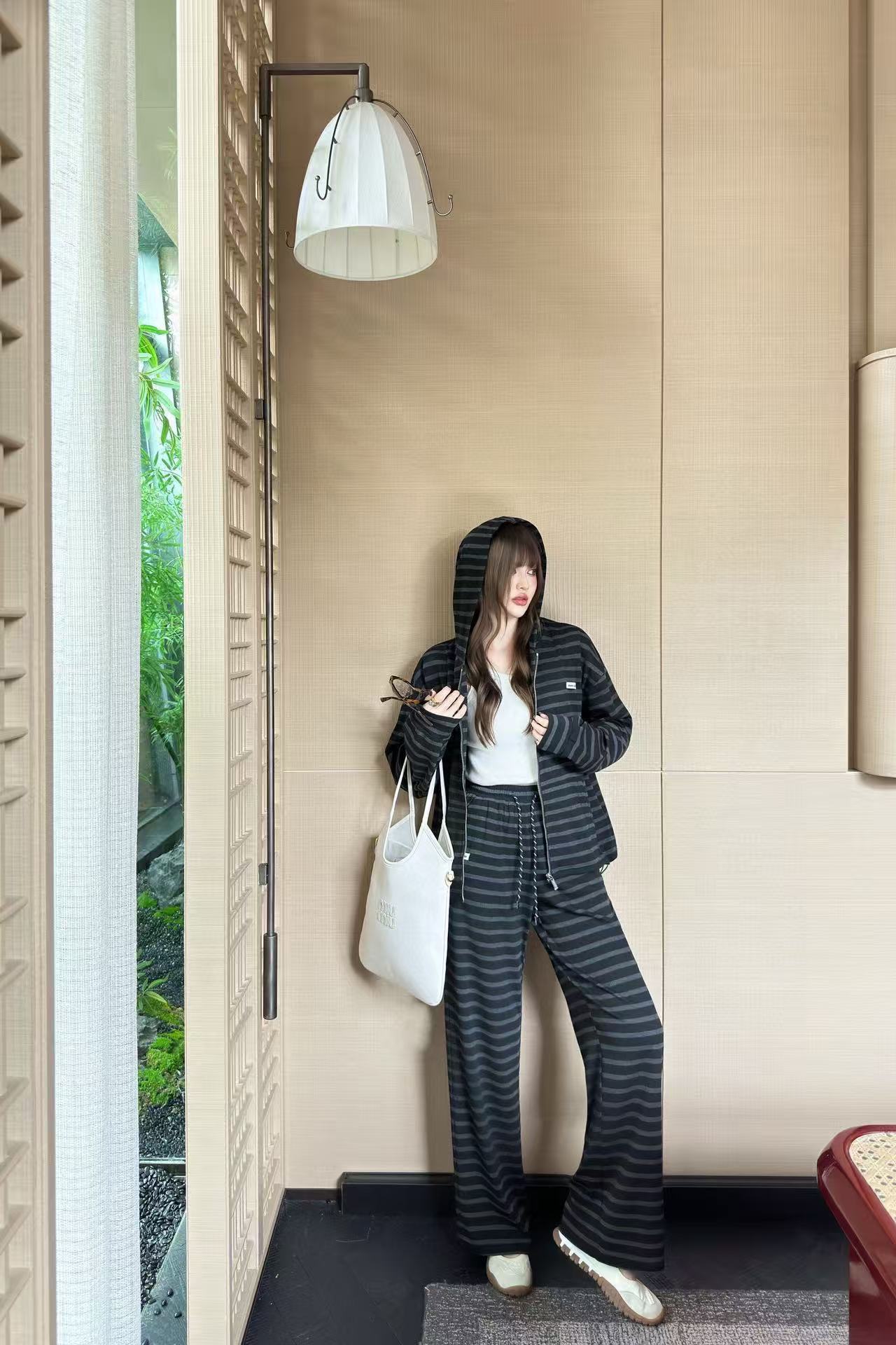 M1UM1U ストライプジップアップジャケット+パンツ ツーピースセット【50％割引+送料無料】