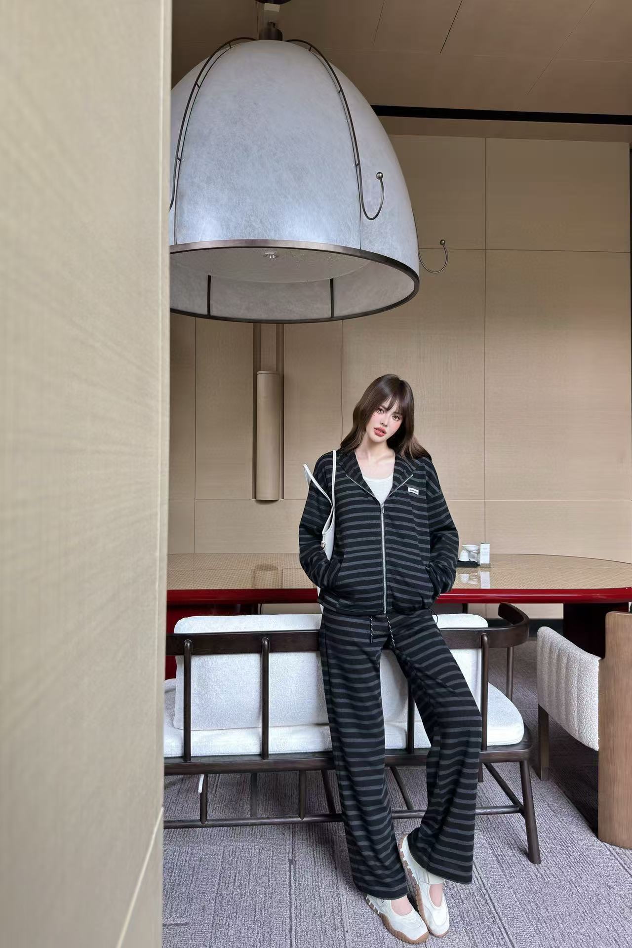 M1UM1U ストライプジップアップジャケット+パンツ ツーピースセット【50％割引+送料無料】