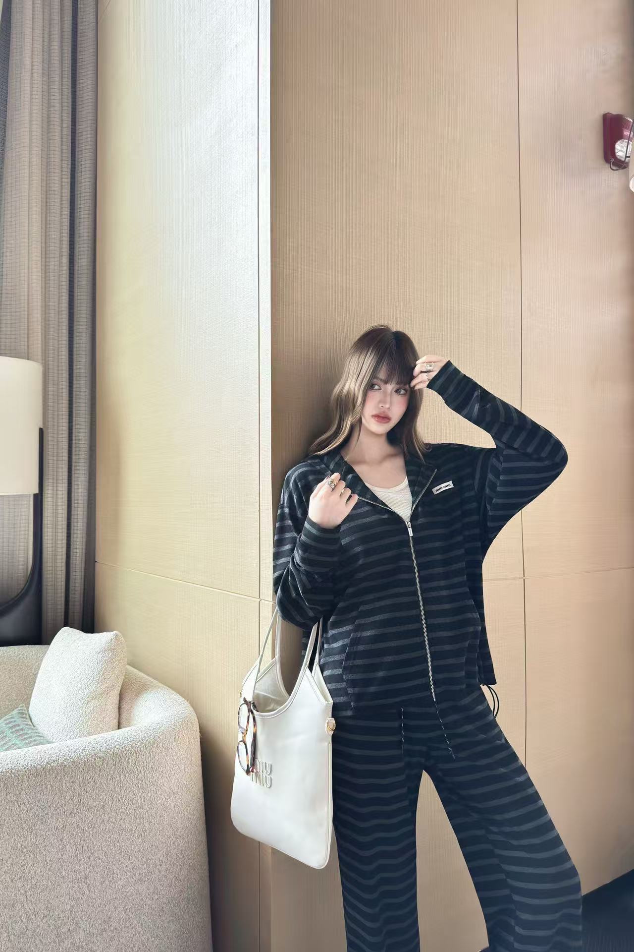 M1UM1U ストライプジップアップジャケット+パンツ ツーピースセット【50％割引+送料無料】