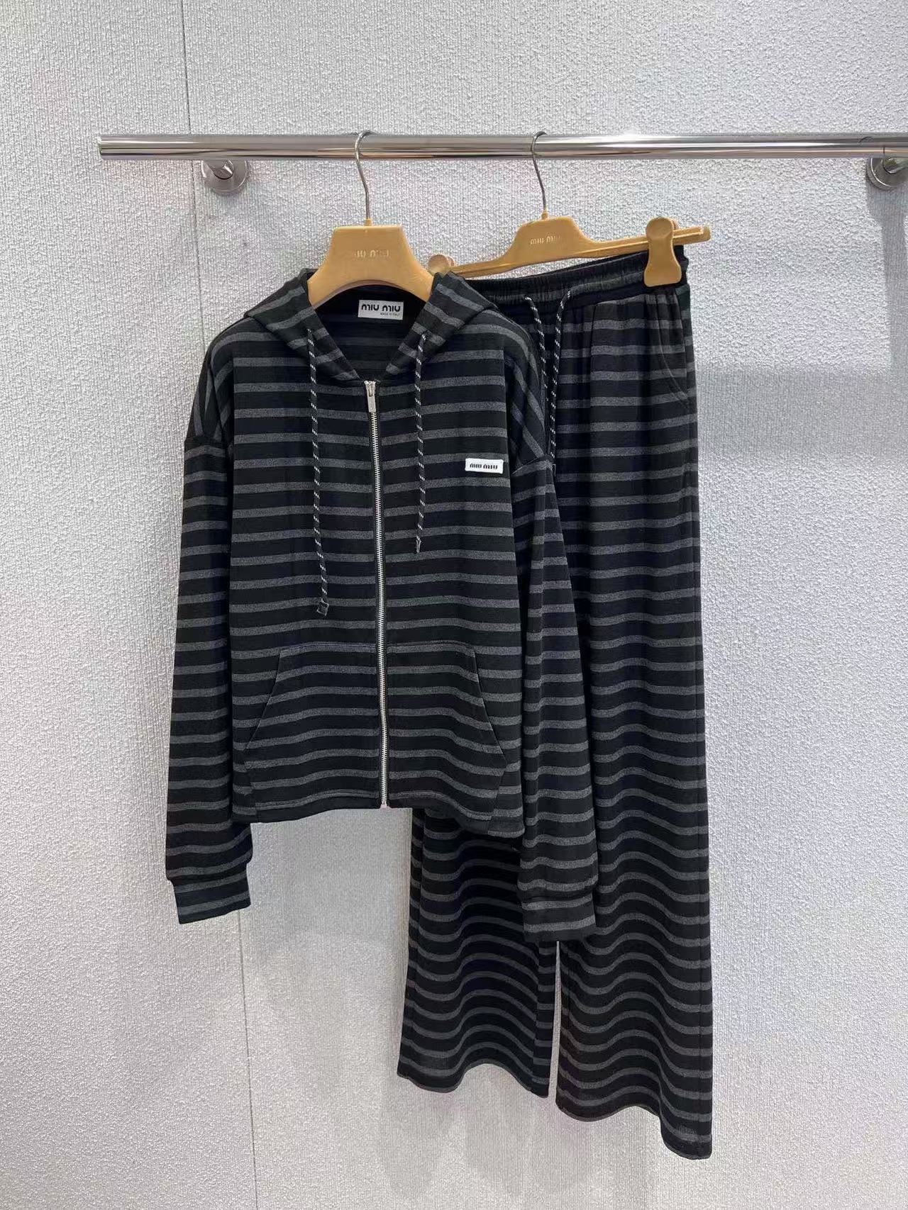 M1UM1U ストライプジップアップジャケット+パンツ ツーピースセット【50％割引+送料無料】