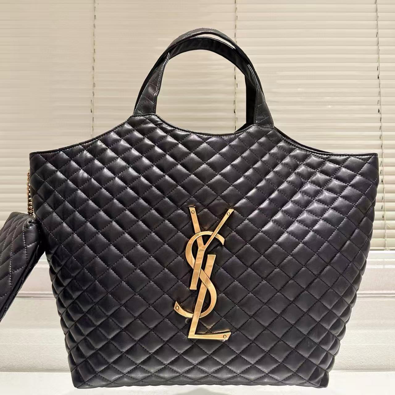 YSLのシンプルなショッピングバッグ【50％割引+送料無料】