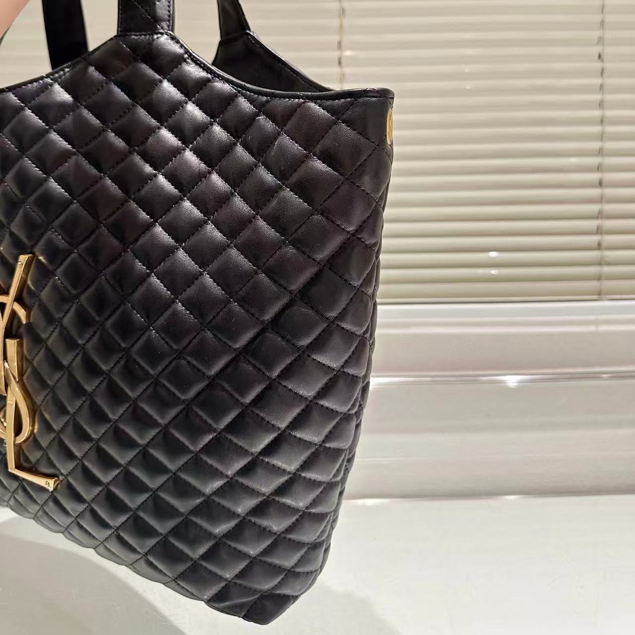 YSLのシンプルなショッピングバッグ【50％割引+送料無料】