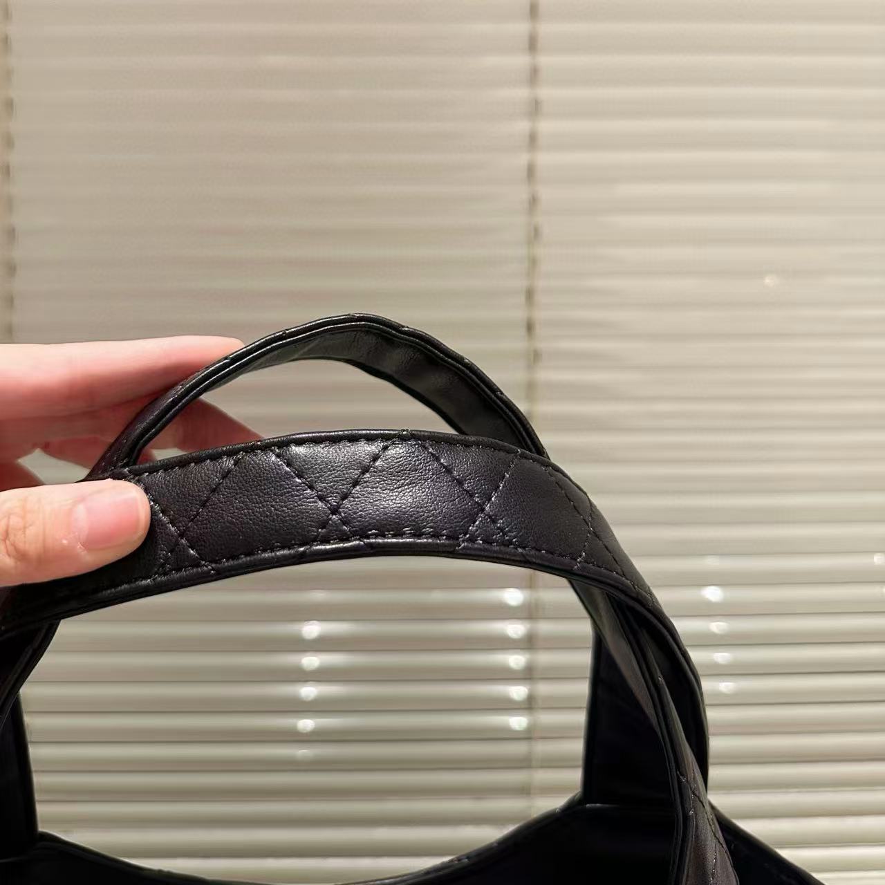 YSLのシンプルなショッピングバッグ【50％割引+送料無料】