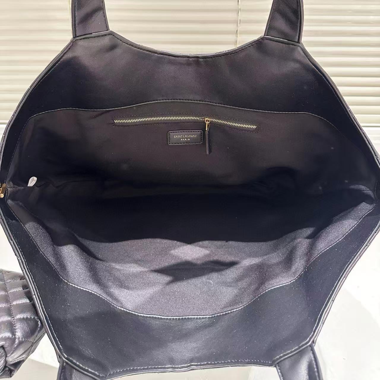 YSLのシンプルなショッピングバッグ【50％割引+送料無料】