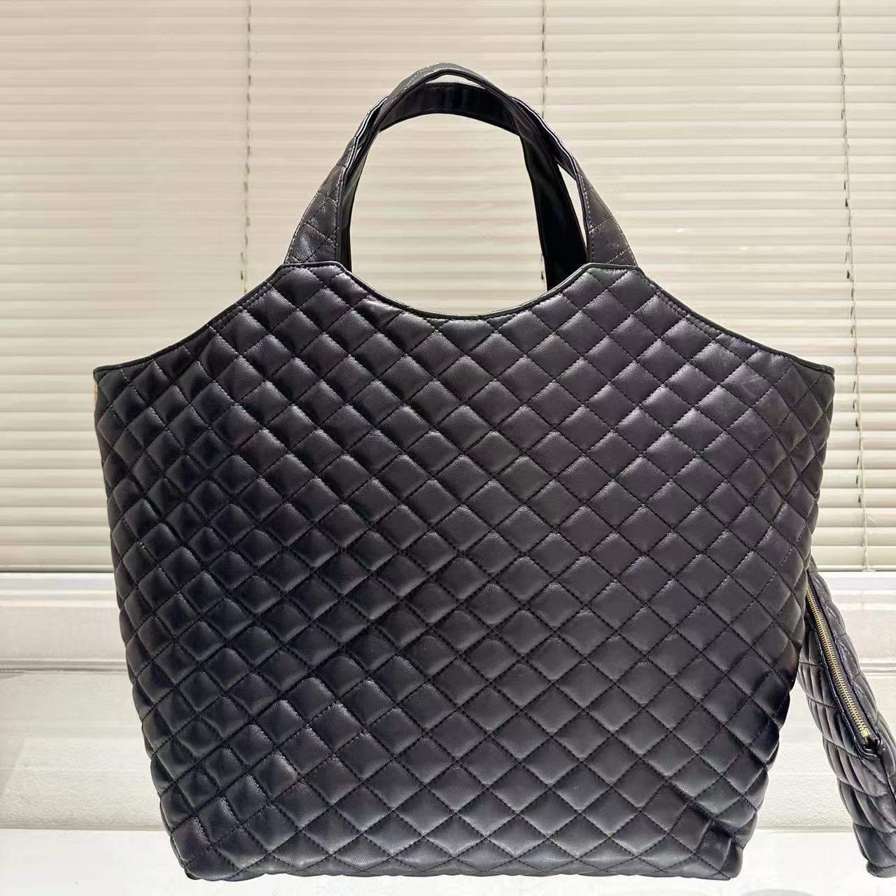 YSLのシンプルなショッピングバッグ【50％割引+送料無料】