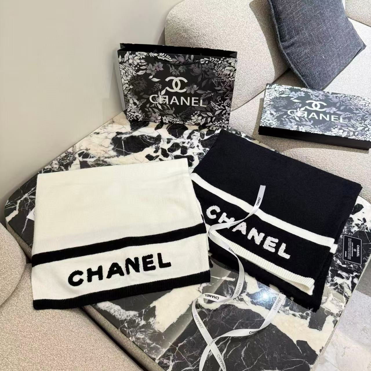 CHANE1 ブラック＆ホワイトレター カシミアスカーフ【50％割引+送料無料】