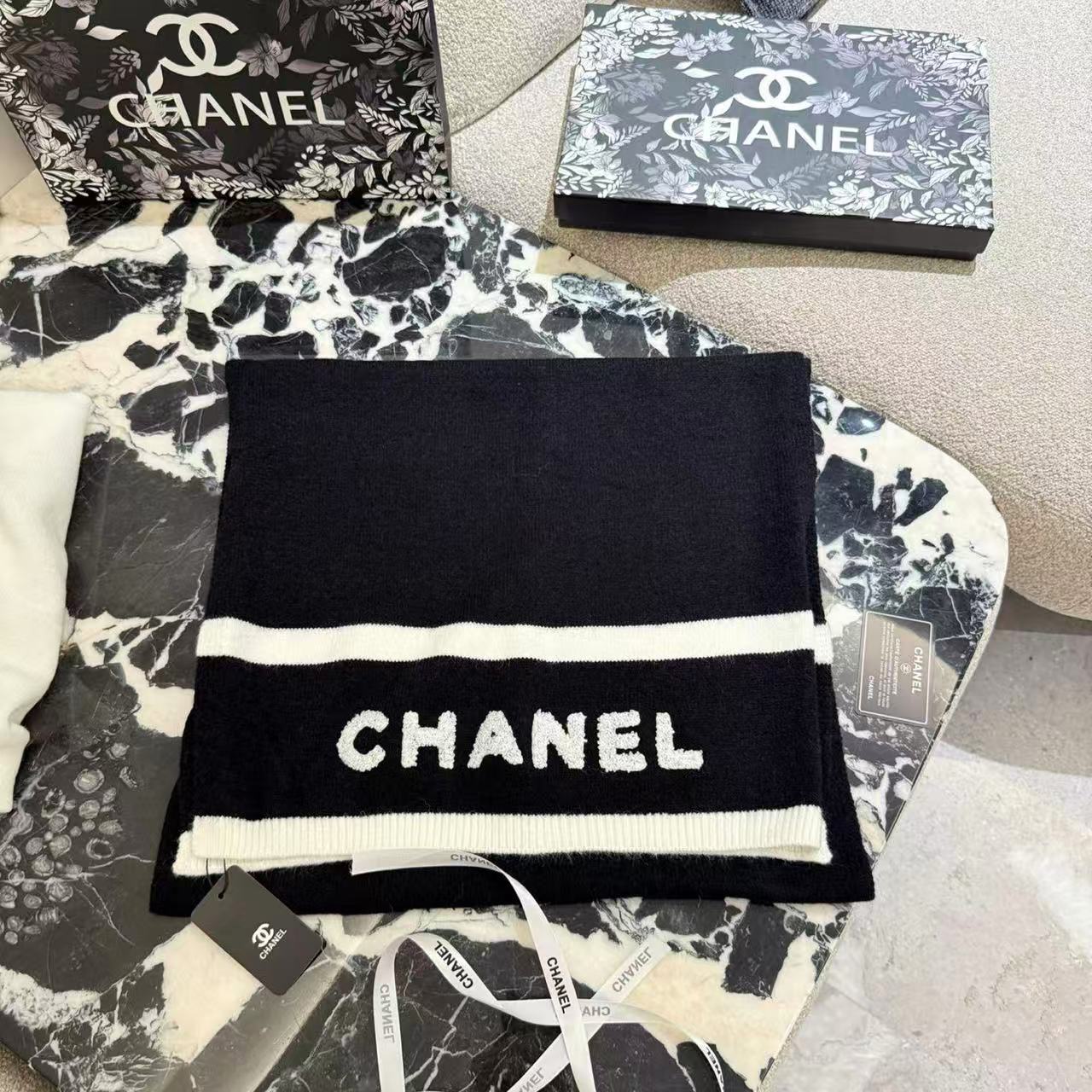 CHANE1 ブラック＆ホワイトレター カシミアスカーフ【50％割引+送料無料】