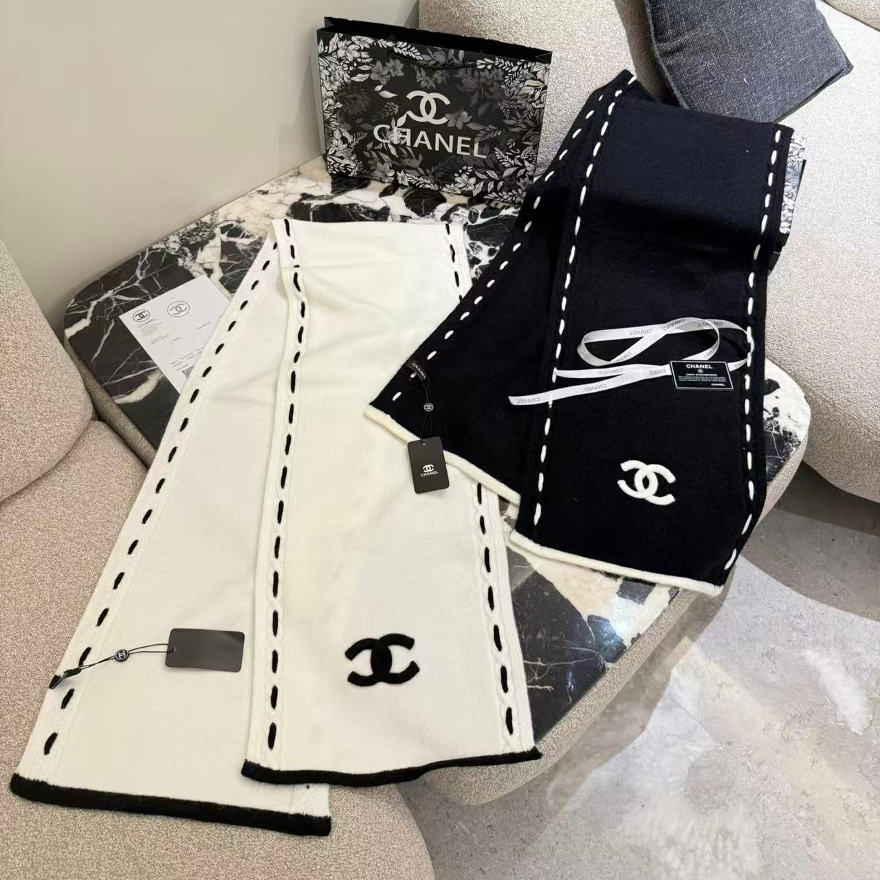 CHANE1 ダブルC カシミアスカーフ【50％割引+送料無料】