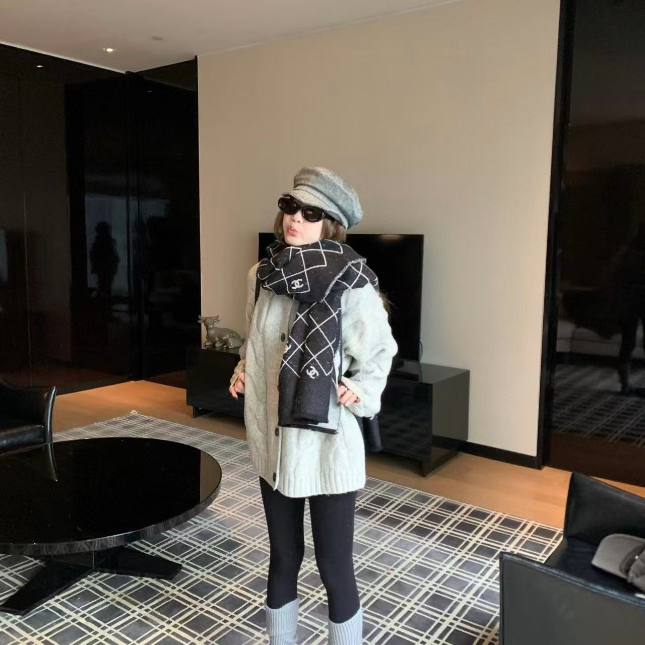 CHANE1 ダブルC チェック柄 カシミアスカーフ【50％割引+送料無料】