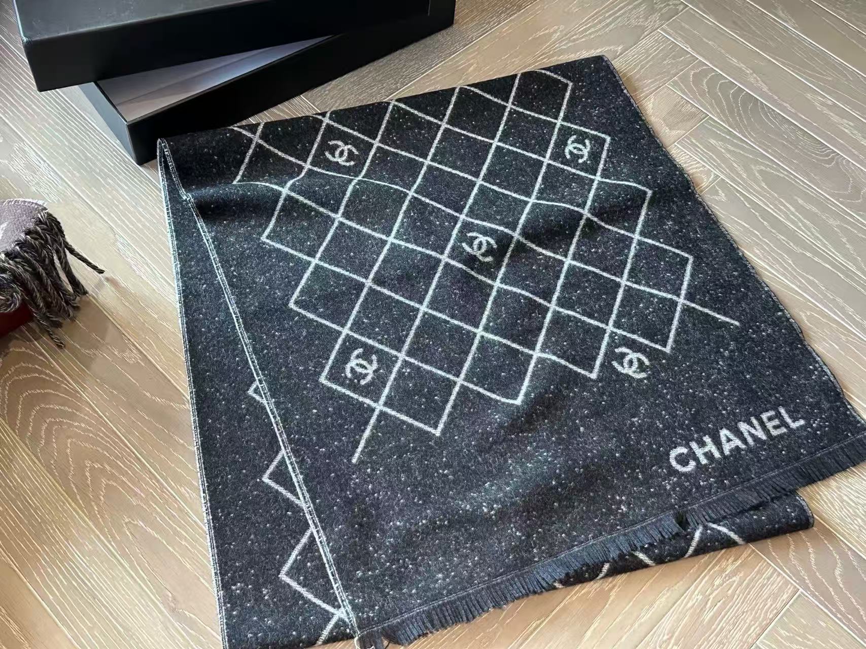 CHANE1 ダブルC チェック柄 カシミアスカーフ【50％割引+送料無料】