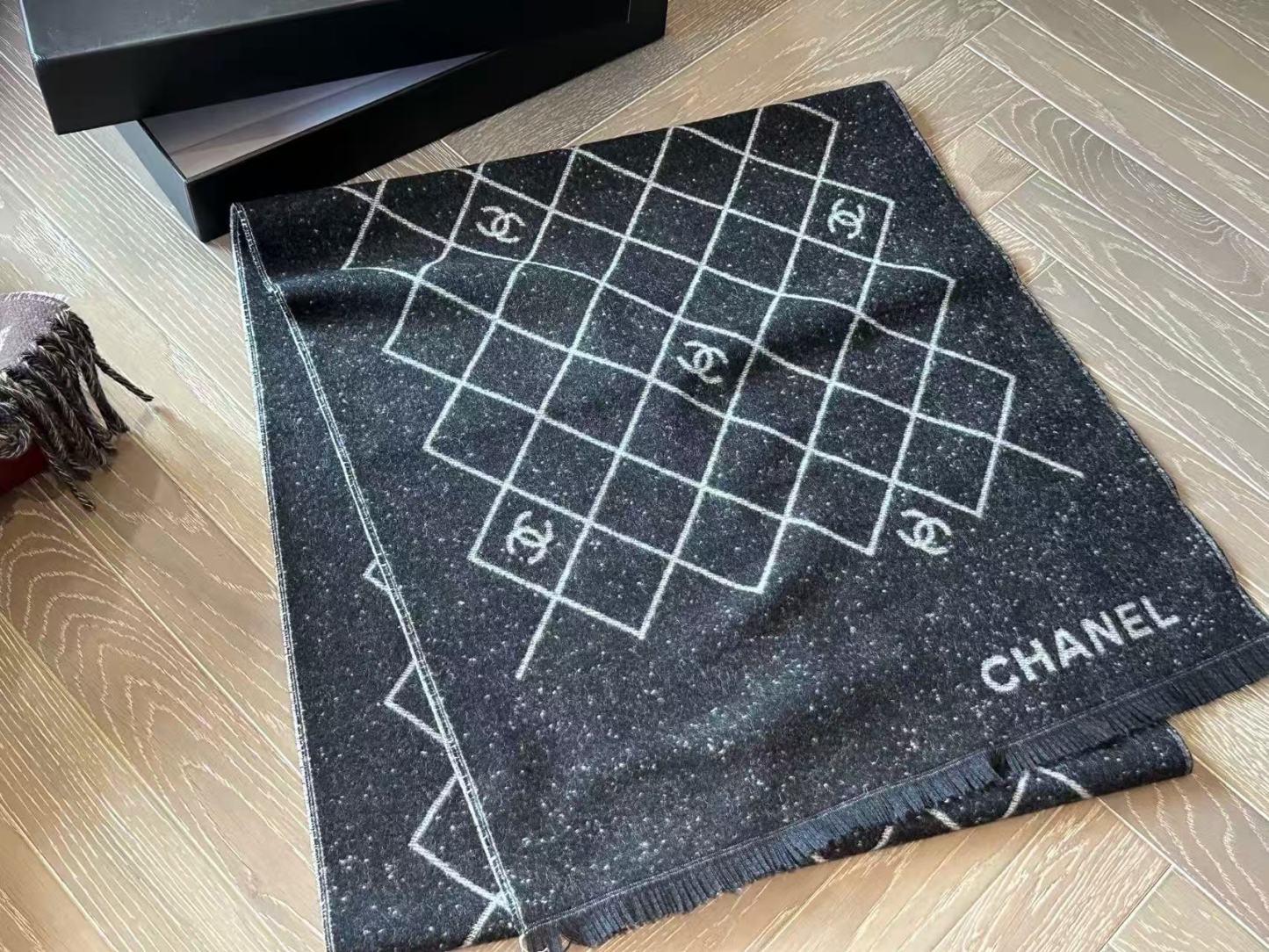 CHANE1 ダブルC チェック柄 カシミアスカーフ【50％割引+送料無料】