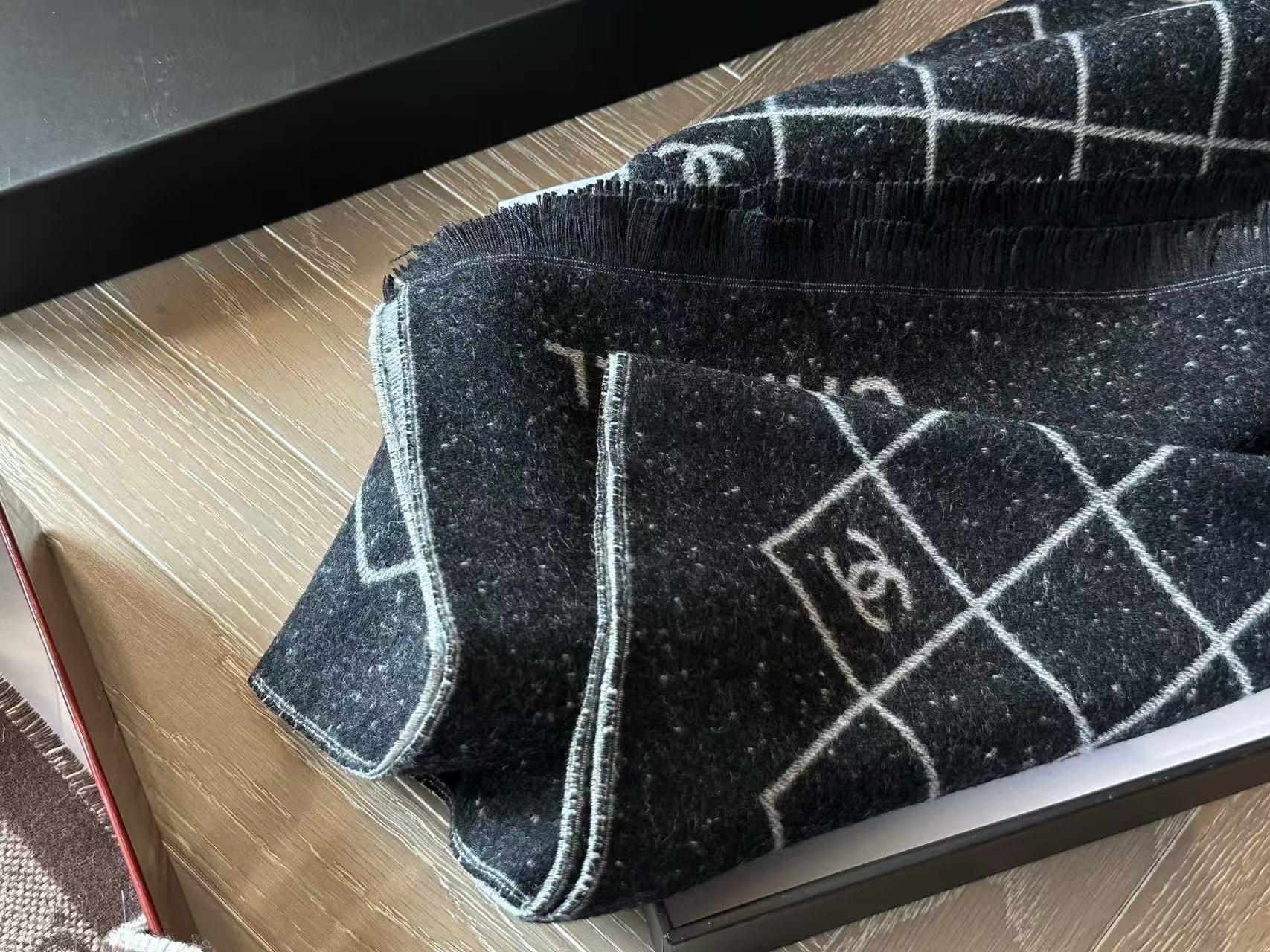 CHANE1 ダブルC チェック柄 カシミアスカーフ【50％割引+送料無料】