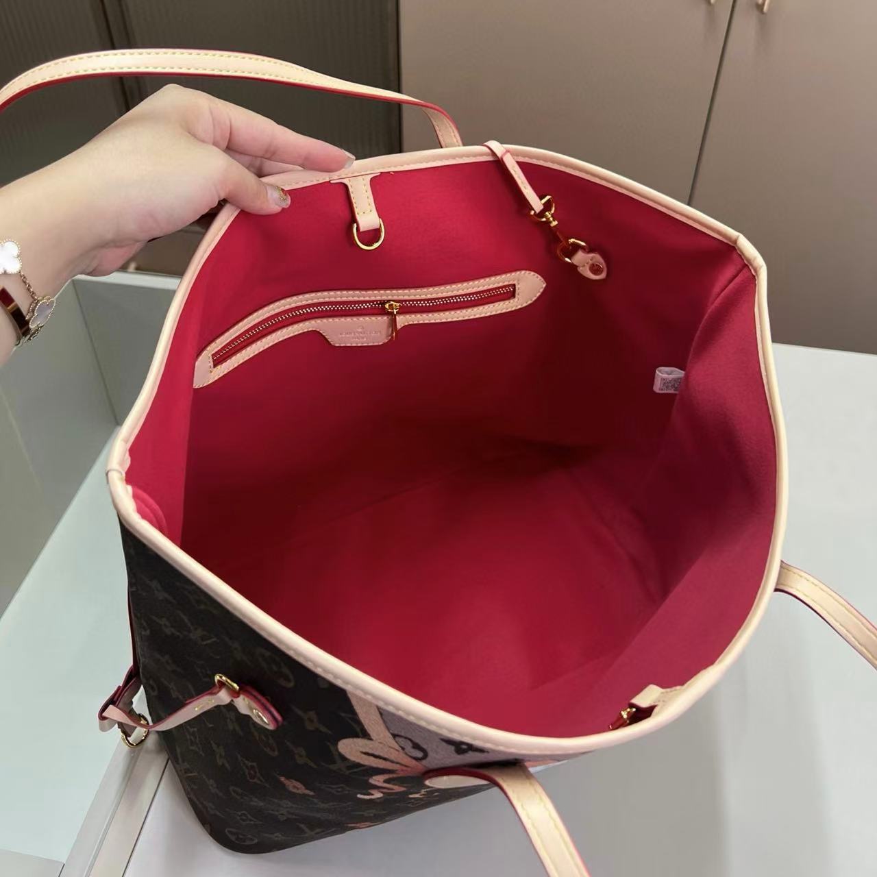 LVグラフィティ子猫ショッピングバッグ【50％割引+送料無料】