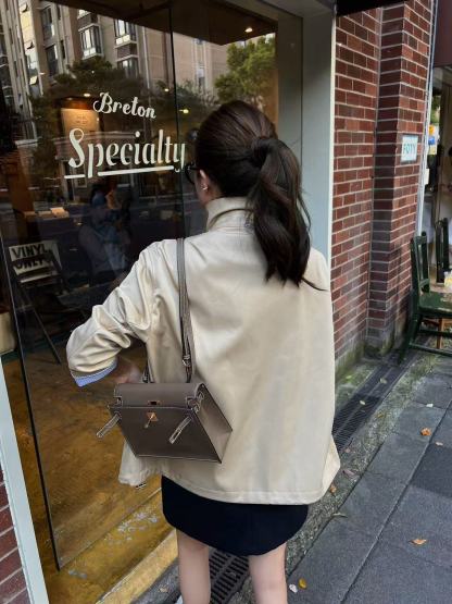 M1UM1U 刺繍レターフードジャケット【50％割引+送料無料】