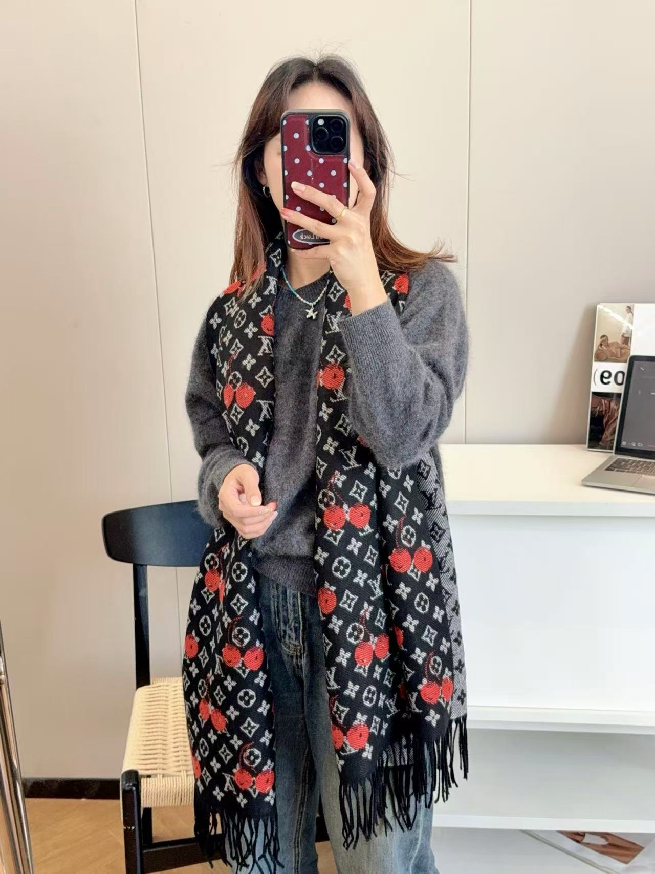 LVチェリータッセルスカーフ【50％割引+送料無料】