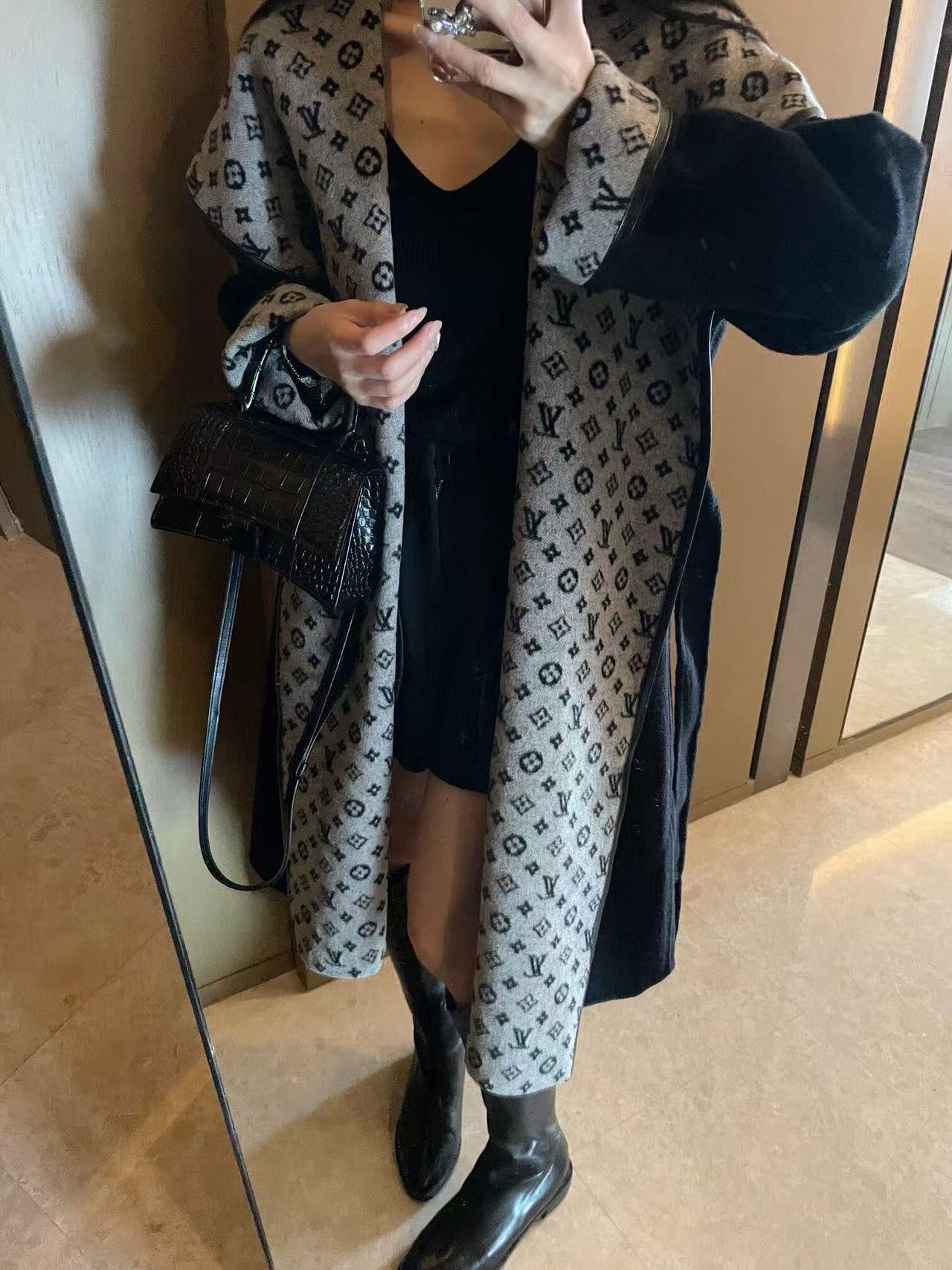 LVプリントのフード付きカシミアコート【50％割引+送料無料】