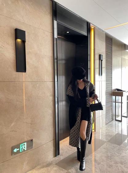 LVプリントのフード付きカシミアコート【50％割引+送料無料】